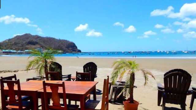 Iguana Bar – Beachfront Dining & Nightlife in San Juan del Sur, Nicaragua 1