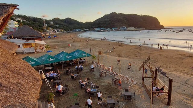 Iguana Bar – Beachfront Dining & Nightlife in San Juan del Sur, Nicaragua