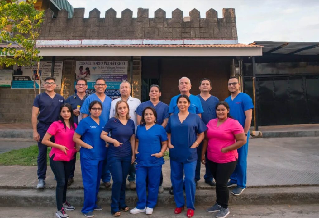 Farmacia y Clinica Maria Inmaculada photo of all personnel