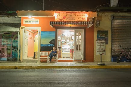 Interior of La Fuente de Chocolate showcasing handcrafted Nicaraguan chocolates and cozy café seating in San Juan del Sur