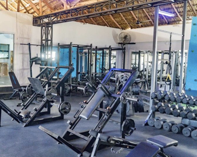 Move Viva Fitness San Juan del Sur – Interior view showcasing modern gym facilities and group classes