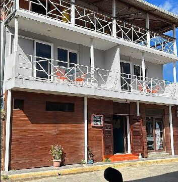 Front view of El Caite Beach Hostel in San Juan del Sur, Nicaragua