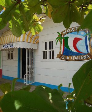Hostal Ola Italiana – Italian-style hostel with communal kitchen and gardens in San Juan del Sur, Nicaragua