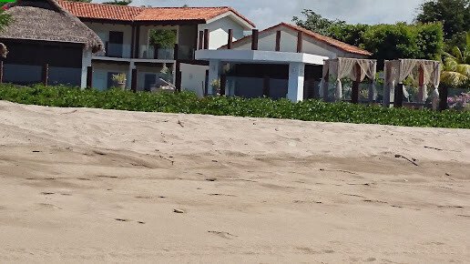 The Li'l Aussie Hut beachfront eco hostel at Playa Marsella