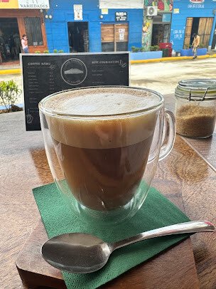Interior of El Cráter Café showcasing handcrafted Nicaraguan coffee and cozy seating in San Juan del Sur