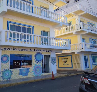 Exterior view of Apartamentos - Hotel Tortugas in San Juan del Sur, Nicaragua