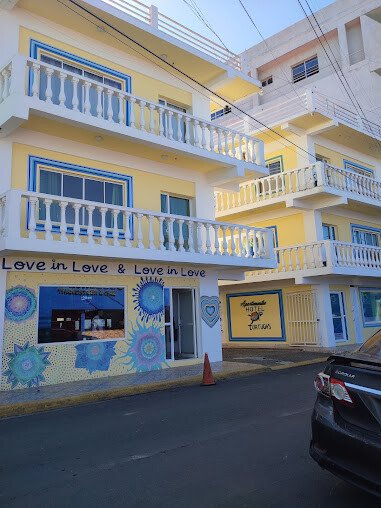 Exterior view of Apartamentos - Hotel Tortugas in San Juan del Sur, Nicaragua
