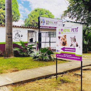 Exterior view of Veterinaria Royal Pets clinic in Managua, Nicaragua