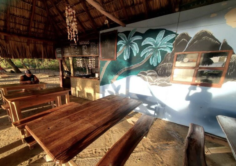 Rancho Las Tortugas restaurant and bar on Playa Escameca Nicaragua serving seafood and drinks daily