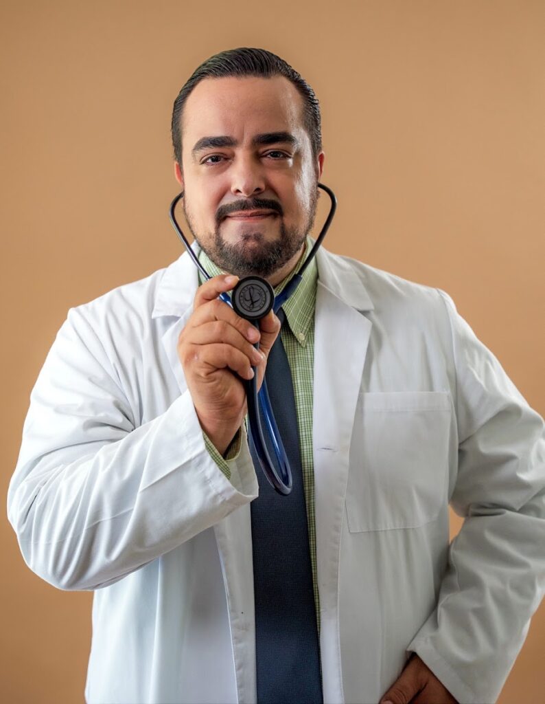 Dr Francisco Midence Arguello/ Especialista en Medicina Interna