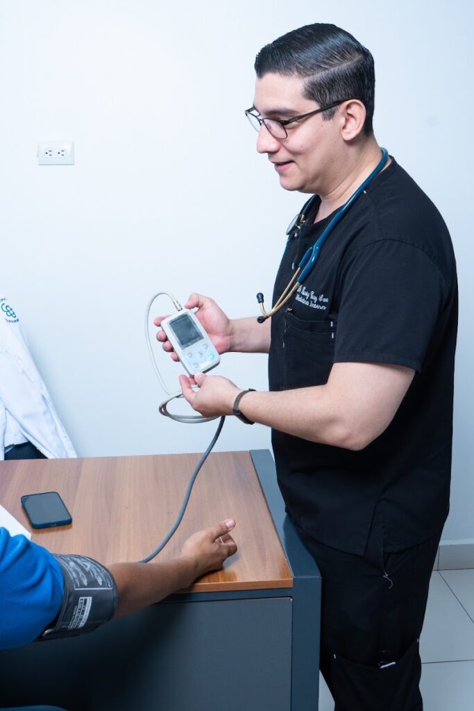 Dr. Henry Cruz / Especialista en medicina interna