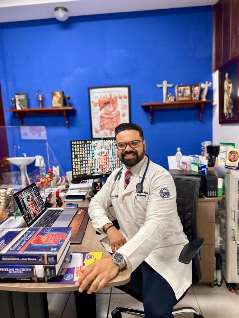 Dr. Mauricio Oviedo Maglione/internista-Gastroenterólogo