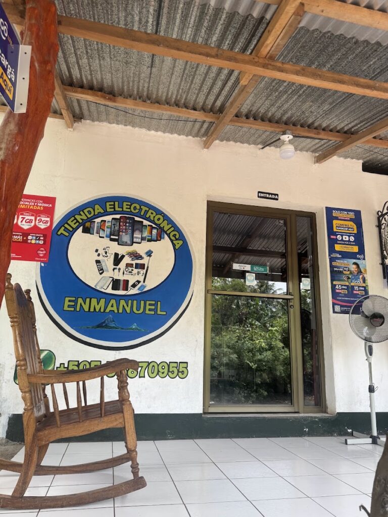 Enmanuel, Tienda Electronica