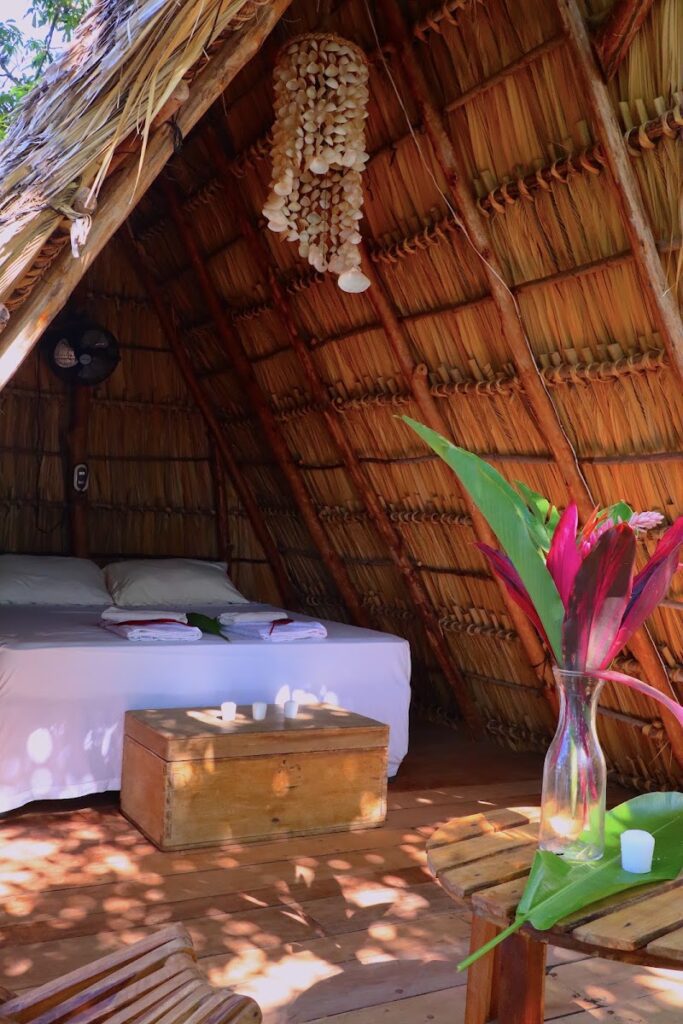 Isla Del Sol – Tree Art Lodge
