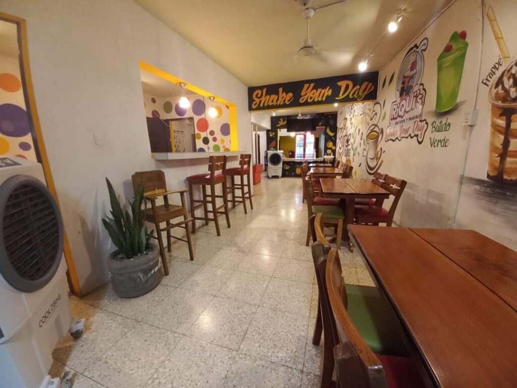 RiQUi’s Batidos, Paninis & Café