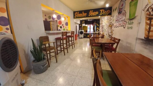RiQUi’s Batidos, Paninis & Café