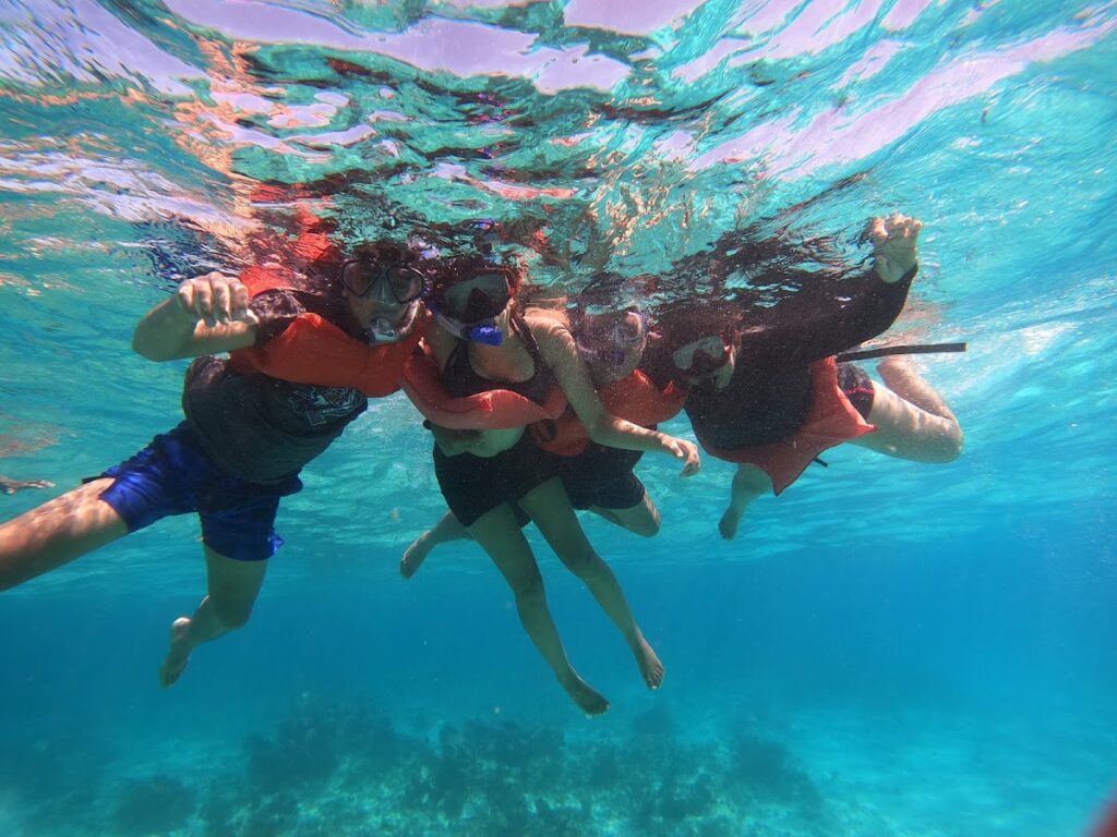 Snorkeling_family_nic