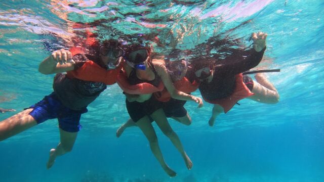 Snorkeling_family_nic